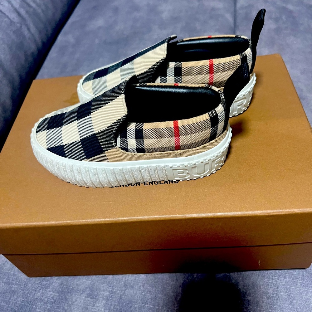 Toddler Girl Burberry slip ons